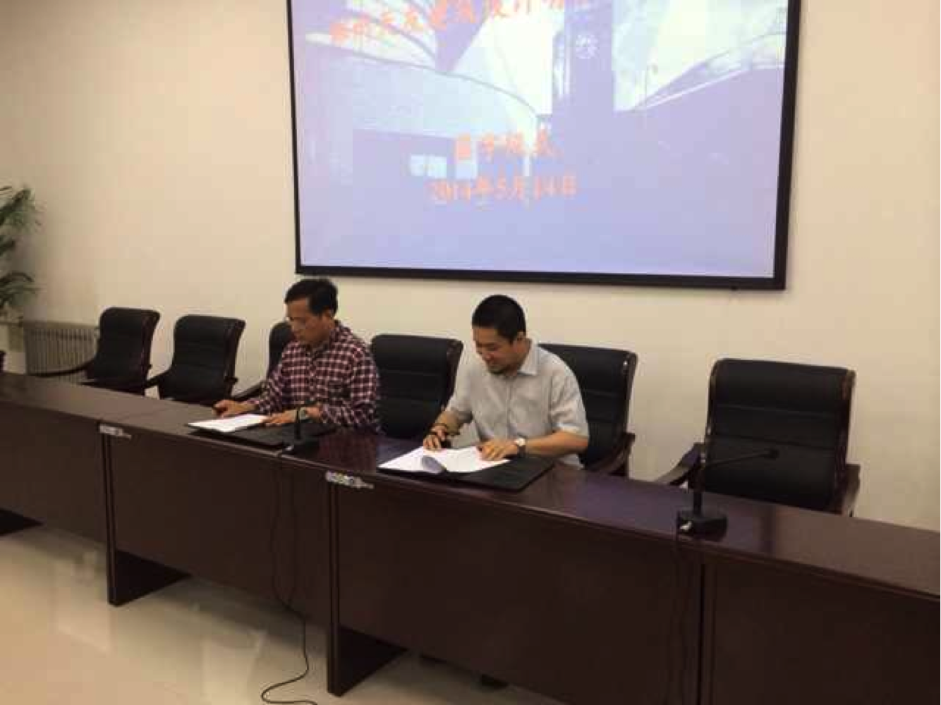 說明: http://www.www.hhhtoffice.cn/uploads/allimg/140902/1-140Z22102312J.JPG